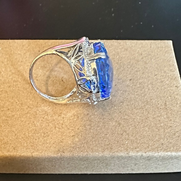 Dazzling giant blue crystal sterling silver size 6 Ring - Picture 5 of 6